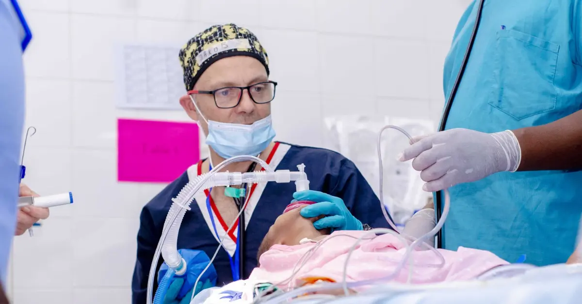 Portræt af Jakob Huusom i klinisk uniform